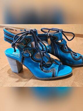 L’Artiste by Spring Step Alejandra Turquoise Leather Floral Sandals - EU 38​